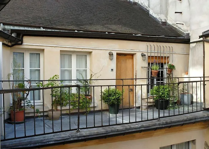 Nest In Paris